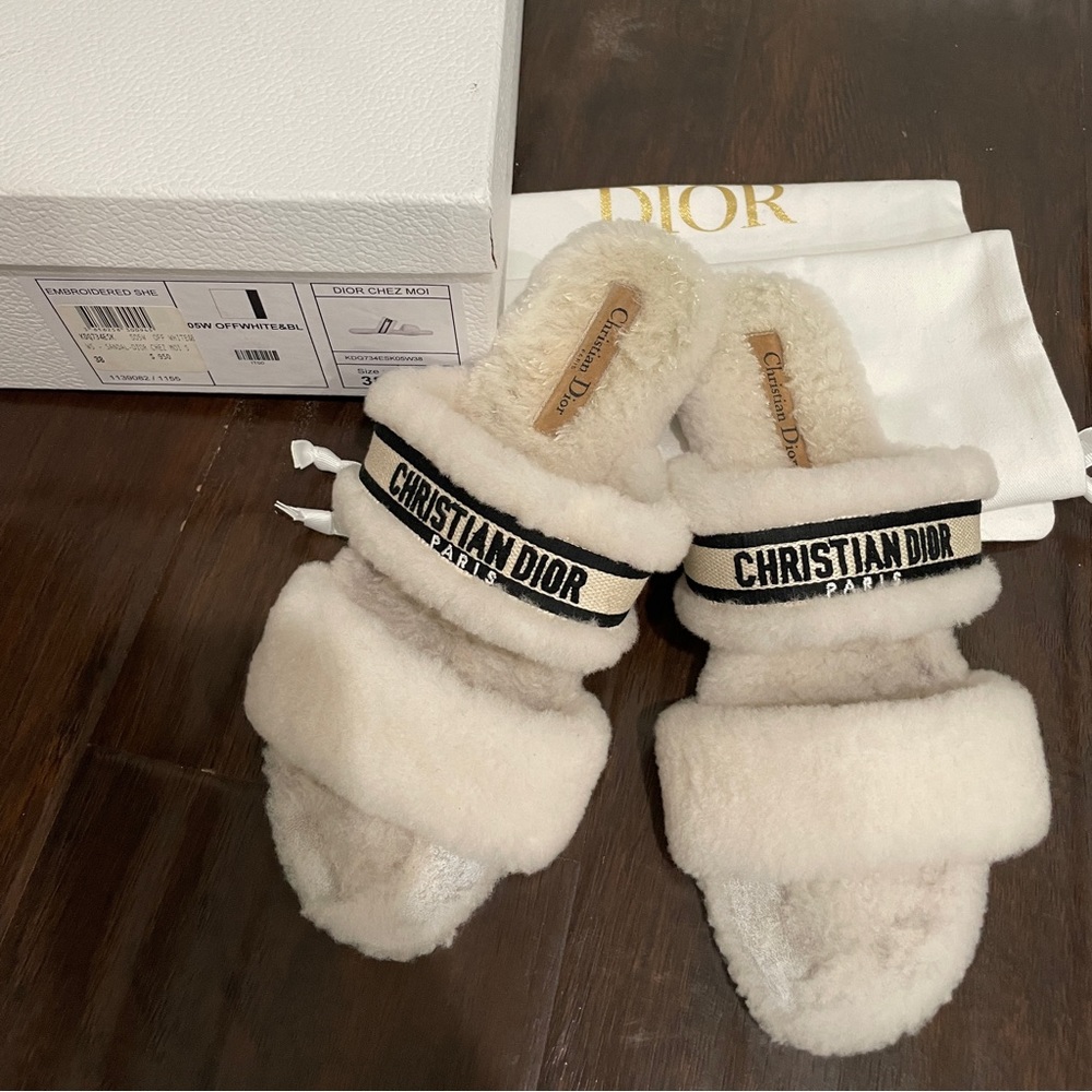 Dior Chez Moi Shearling Slides - White/Black